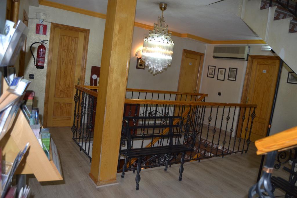 Hostal Don Juan I Alcalá de Henares Eksteriør billede
