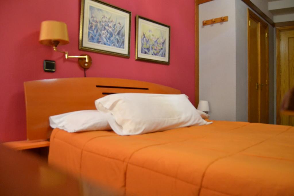 Hostal Don Juan I Alcalá de Henares Eksteriør billede