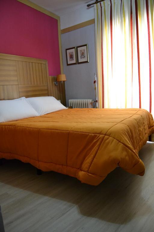 Hostal Don Juan I Alcalá de Henares Eksteriør billede